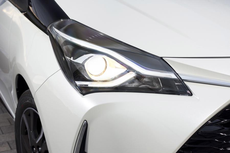 Детали экстерьера Toyota Yaris Bi-Tone 2017 года  (фото 12 из 36)
